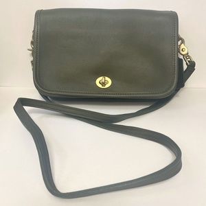 COACH Pocket Purse RARE OLIVE Turnlock Leather Bag Vintage #9755 Brass Hardware